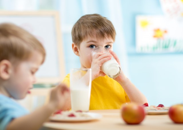 Da li je mleko zaista dobro i koliko opasno može da bude po zdravlje mališana?